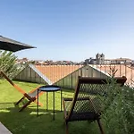 Modern Studio Private Terrace & Cathedral View - A Lejlighed